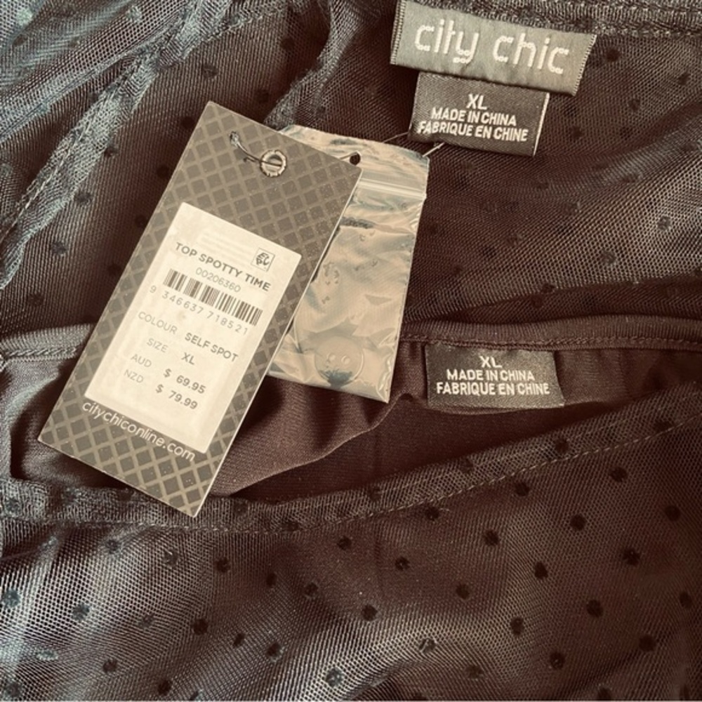 City Chic Spotty Time top in black, short frilled sleeves, dobby spot top Size22 - Picture 14 of 14